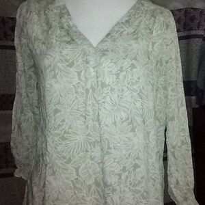 NWOT Jones New York Women's Medium Lightweight Tropical Floral V-Neck Blouse